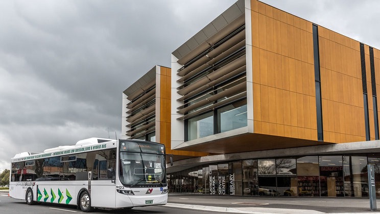 Photo of LVBL Volvo B5L bus outside the Latrobe City Moe Library and Service Centre. Photo Credit: Volvo
